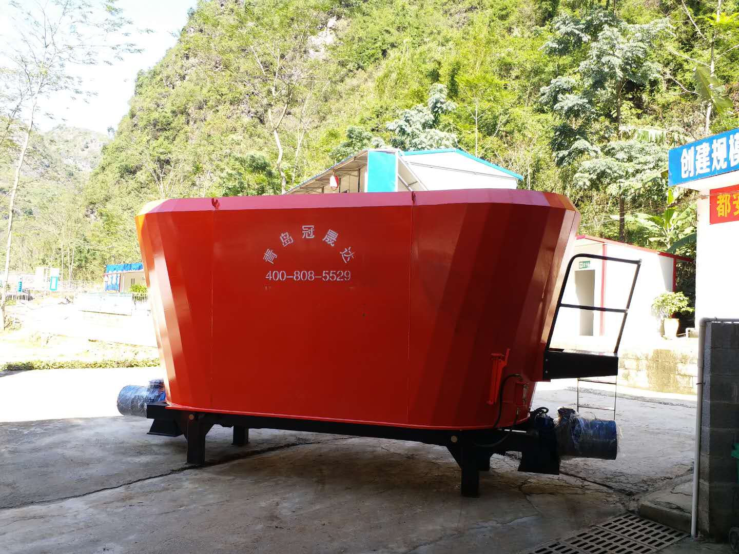 河南某公司購買固定式TMR攪拌機 河南某公司購買固定式TMR攪拌機