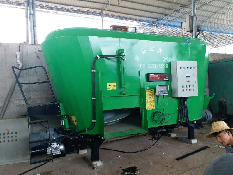 河南某公司購買固定式TMR攪拌機 河南某公司購買固定式TMR攪拌機