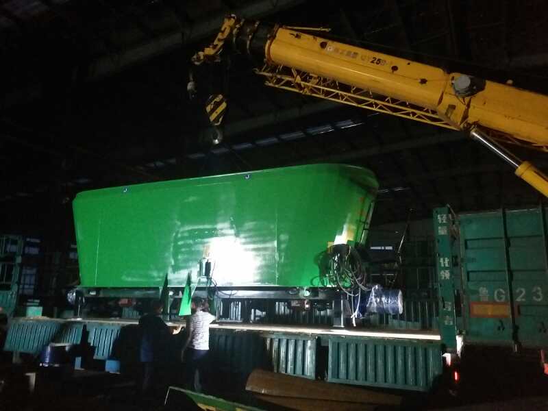 河南某公司購買固定式TMR攪拌機 河南某公司購買固定式TMR攪拌機