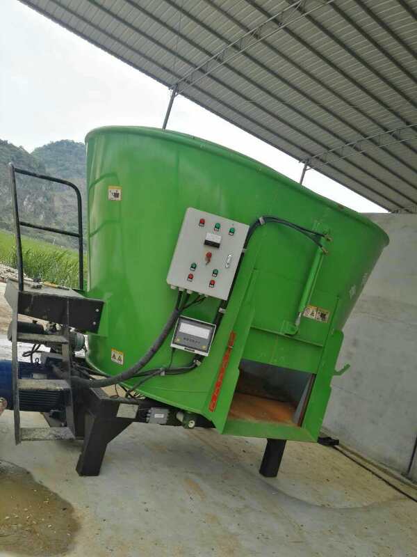 內(nèi)蒙古某公司購買固定式TMR攪拌機 內(nèi)蒙古某公司購買固定式TMR攪拌機