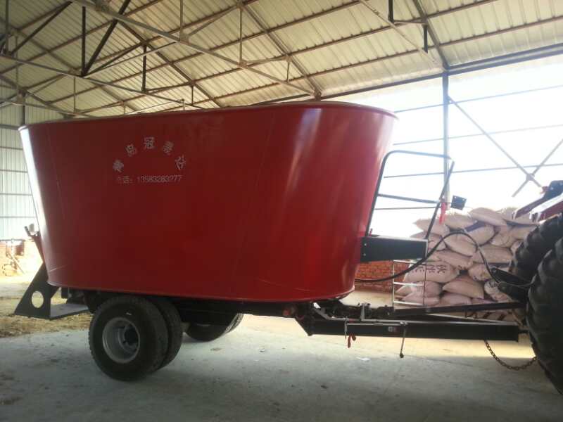 內(nèi)蒙古某公司購(gòu)買牽引式TMR攪拌機(jī) 內(nèi)蒙古某公司購(gòu)買牽引式TMR攪拌機(jī)